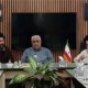 دیدار امام‌جمعه و جمعی از روحانیون شوش بافرماندارشوش به‌مناسبت هفته دولت